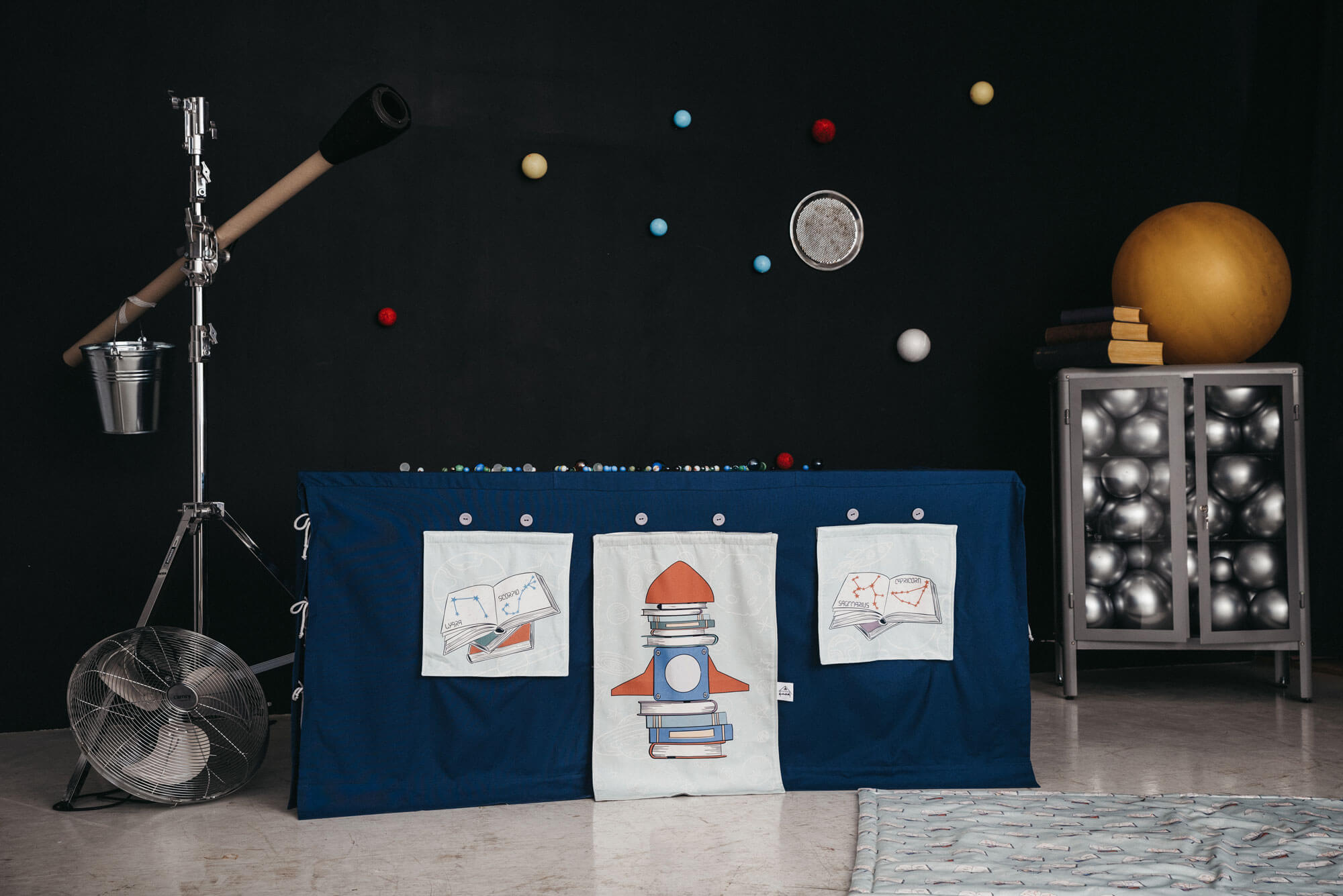 Playhouse/ Table playhouse / Tablecloth playhouse / Play tent / Indoor playhouse / Table tent / FUNDERTABLE "More Space" / Cosmic adventure